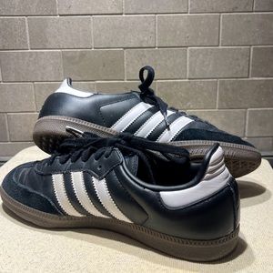 Black & white Adidas Sambas size US 6.5 men’s & 7.5 women’s
